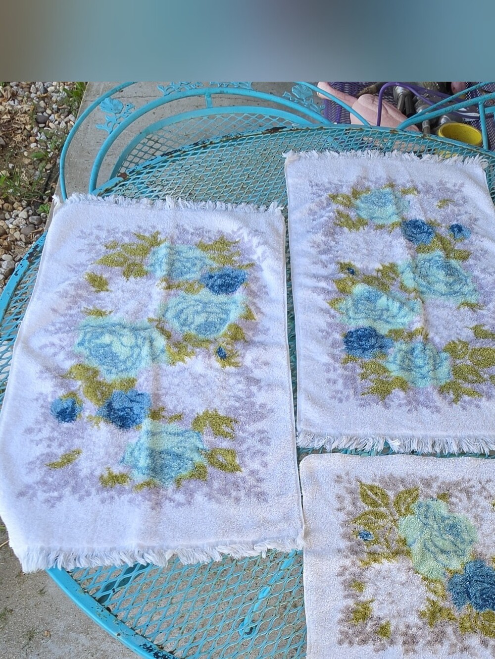 Fieldcrest Royal Velvet Floral Rose White/Blue/Green Fringed Cotton 3pc Set
